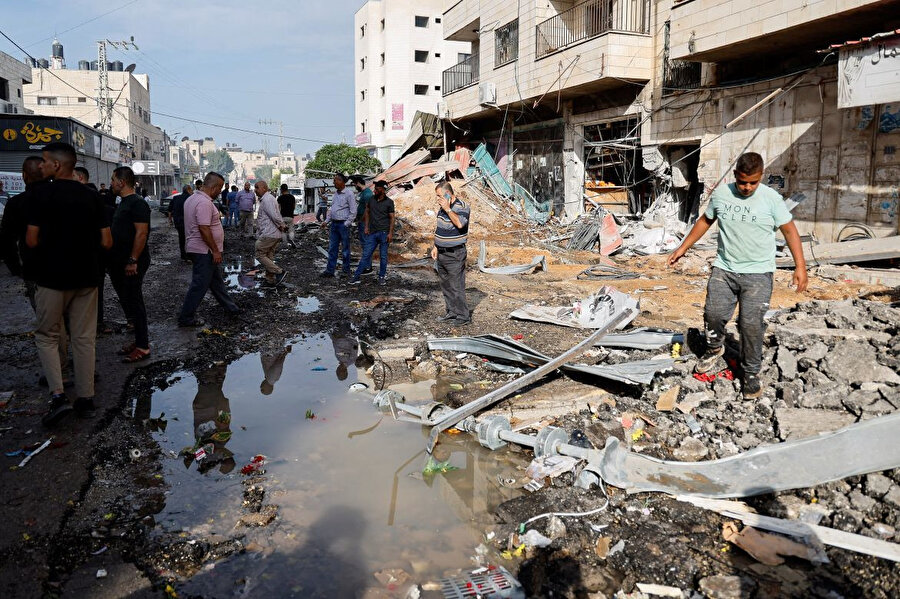 ABD'li yetkililer, bu hamlenin, Gazze'deki savaşın başladığı 7 Ekim'den bu yana işgal altındaki Batı Şeria'da artan şiddet olaylarını engellemek için atıldığını söylüyor.