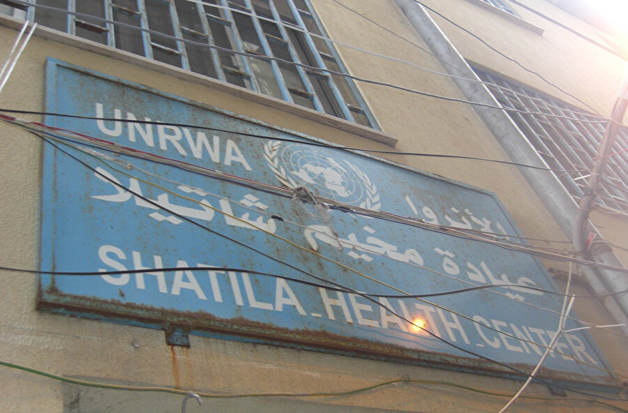 Lübnan’da UNRWA tarafından işletilen 27 sağlık merkezinde yaklaşık 456 sağlık çalışanı bulunuyor. Sağlık merkezlerine yıllık ortalama 595 bin hasta müracaatta bulunup tedavi görüyor. 