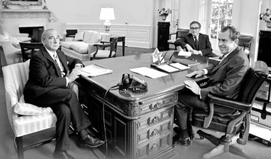 Pentagon Stratejisti Fritz G.A. Kraemer, Ulusal Güvenlik Danışmanı Henry Kissinger ve Amerika Birleşik Devletleri Başkanı Richard Nixon Washington DC’deki Beyaz Saray’daki Oval Ofis’te.