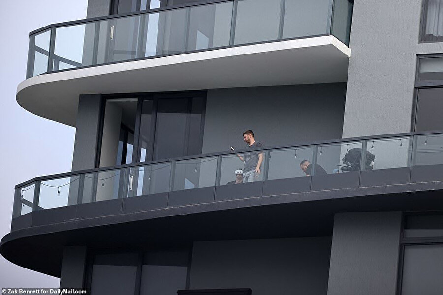 Bir zamanlar kendisini İsrail Prensi Harry olarak ilân ettiği söylenen Netanyahu'nun savaştan kaçan oğlu 32 yaşında ve 40 yaşına gelene kadar orduda yedek görev yapma hakkına sahip.