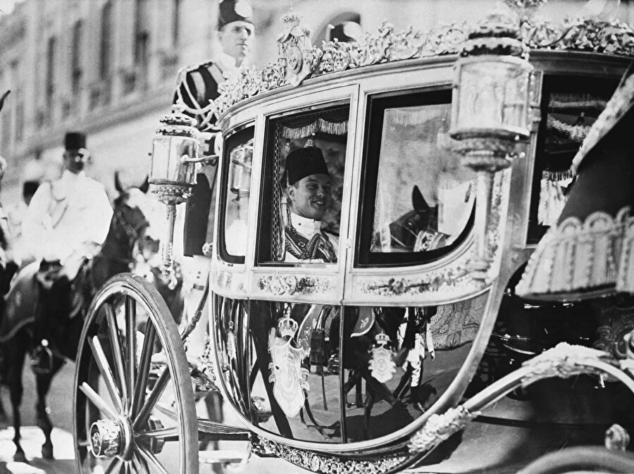 Kral Fâruk’un yeni tahta oturduğu 1937 yılının Ağustos ayından bir fotoğraf.