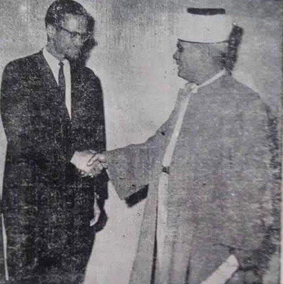 Malcolm X, dönemin Gazze Mahkemesi Kadısı Muhammed Bessisu birlikte Gazze'de.