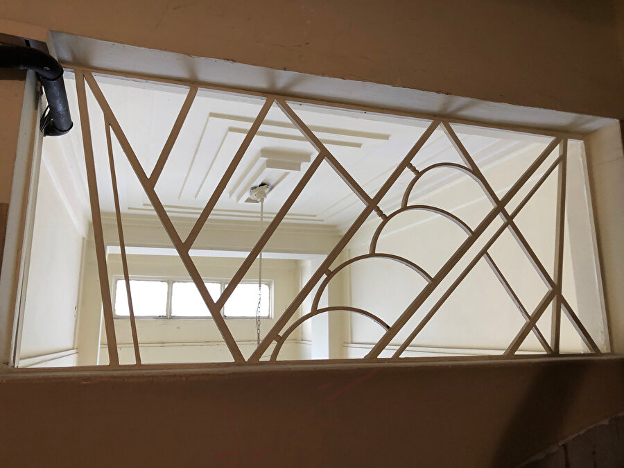 Levent Apartmanı, geometrik formlardan meydana gelen, Art Deco akımını işaret eden, ışıklık. Fotoğraf: Uluç Algan