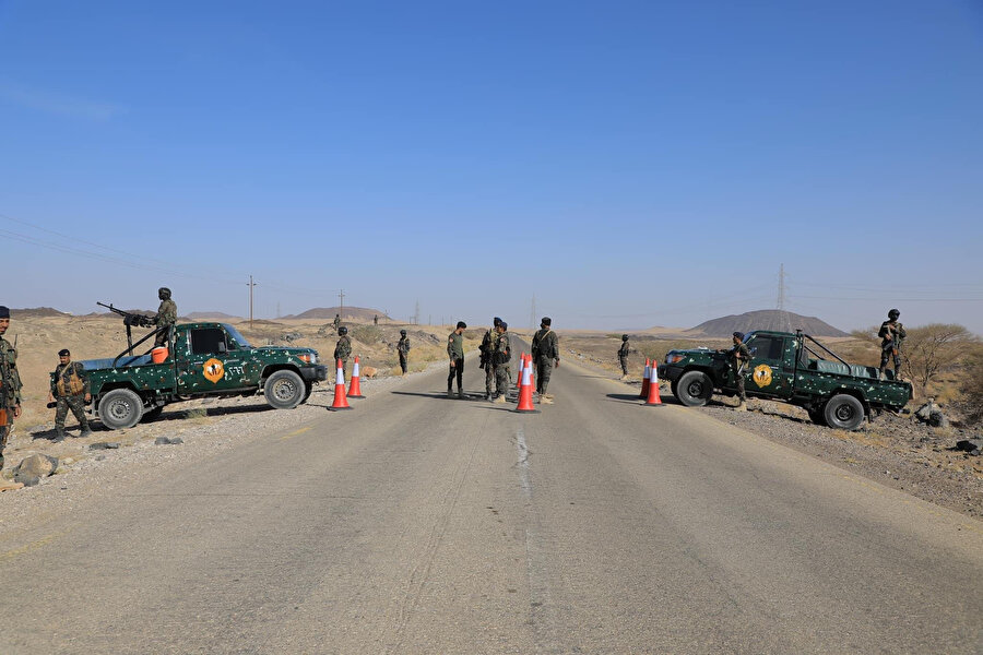 175 km uzunluğundaki Marib-Sanaa yolunun 9 yılın ardından açılışı.