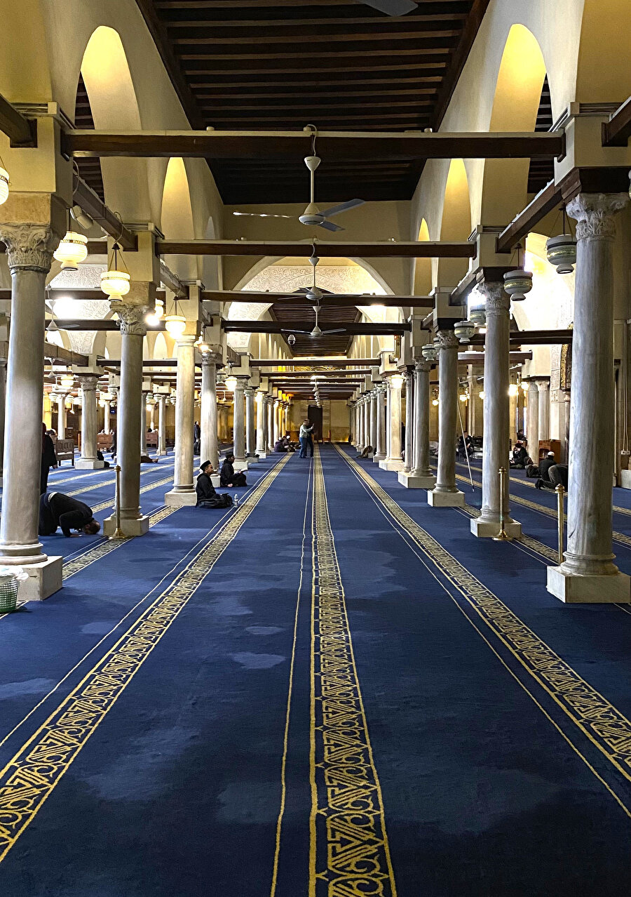 El-Ezher Camii’nin içi.