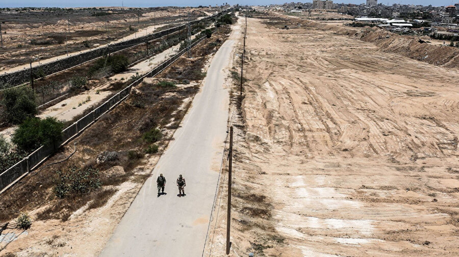 İsrail güçleri, ilân ettiği resmî sınırlara rağmen, izin verilen bölgelerde tarımla uğraşan Filistinli çiftçileri sistematik bir şekilde hedef alıyor.