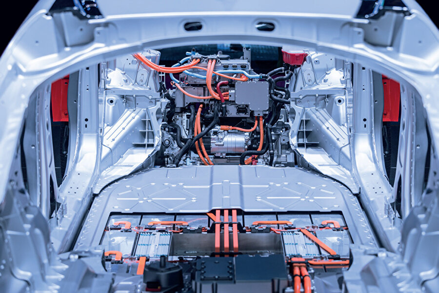 Tedarikçilerinin yaklaşık yüzde 80’i yerli üreticiden oluşan Togg, Türkiye’de elektrikli araçlar için üretilecek yedek parça konusunda da üreticilere büyük bir deneyim sağlayacak.