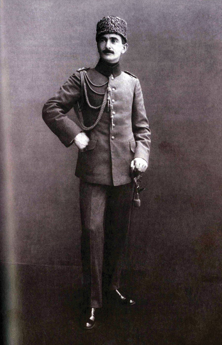 Nuri Killigil, 19 yaşında Harbiye mezunu bir genç olarak başlayan askerlik hayatında İtalyanlara, Balkan devletlerine, İngilizlere, Ruslara ve Ermenilere karşı giriştiği savaşlarda önemli başarılar kazandı.