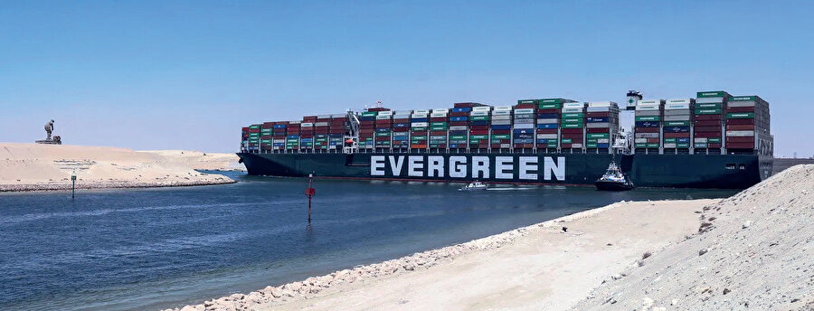 Süveyş Kanalı'nın 6 gün boyunca kapalı kalmasına neden 24 mart 2021'deki konteyner gemisi kazası, küresel ticareti günlük 10 milyar dolar zarara uğratmıştı.