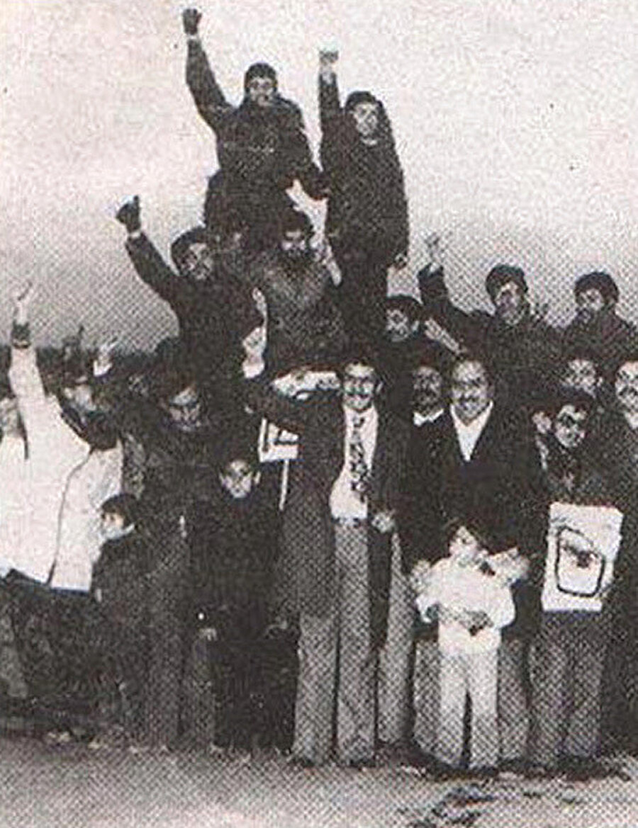 Gençlerin yaşadıkları dönemlerdeki sosyo-politik aşamalardan, değişen güç yapıları ve ekonomik dengelerinden son derece etkilendiğini söyleyebiliriz.