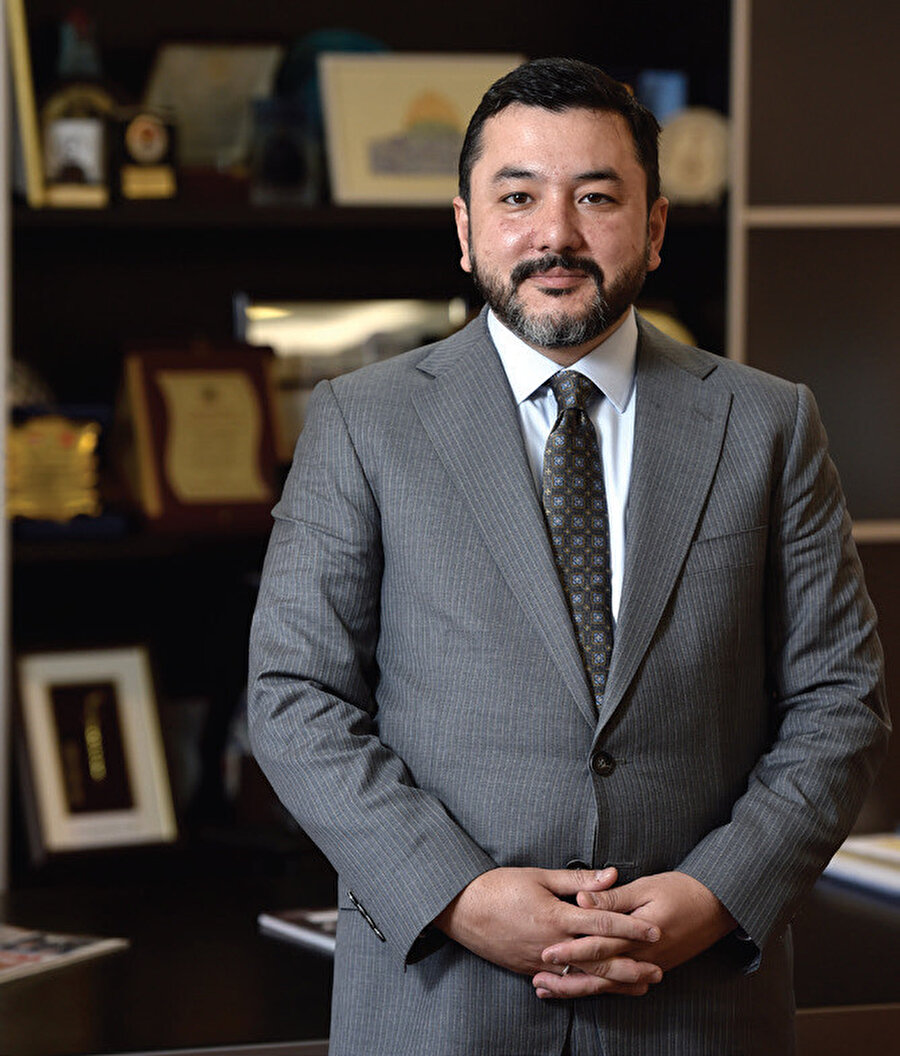 Taha Ayhan.