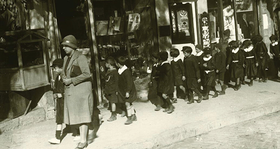 Mehmet Akif, ideal gençlik tasavvurunu “Asım” prototipi üzerinden tarif etmiştir. İman cevherine sahip, bedenen güçlü ve gürbüz, dinî ve milli ahlaka sahip, bilgi, marifet ve fazilet sahibi olmalıdır diyerek özetlemiştir.