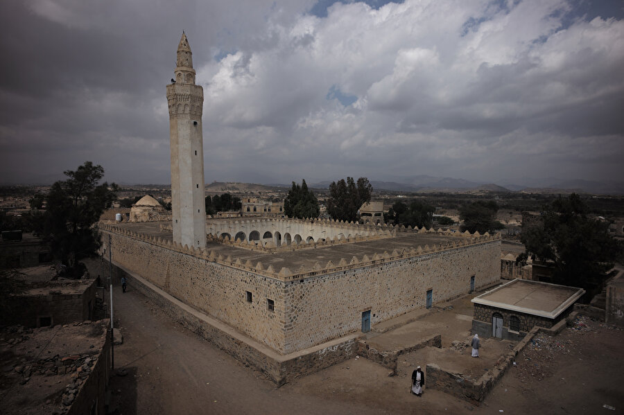 El-Cund, Hz. Peygamber’in halkına İslâm'ı anlatması için Yemen'e gönderdiği Muâz b. Cebel tarafından İslâm'ın başlangıcında inşa edilen ve Yemen'de ayakta kalan en eski ve ilk camidir.