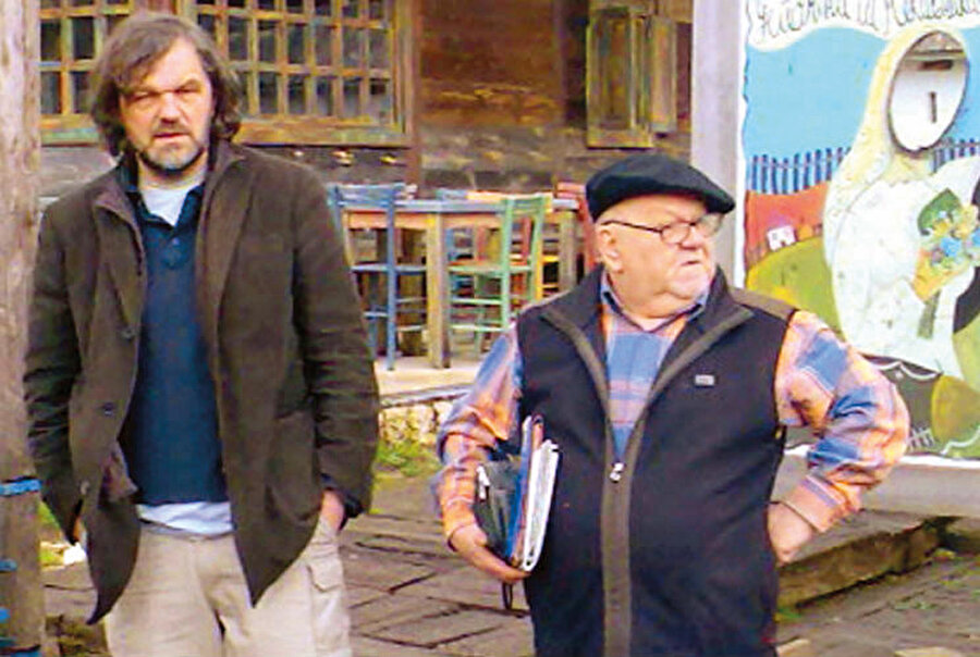 Emir Kusturica'nın birkaç filminde senaryo yazarlığı da yapan Boşnak yazar (sağda); Emir Kusturica (solda) ve Goran Bregoviç ile yakın dostken, Bosna Savaşı yüzünden yollarını ayırmıştır.