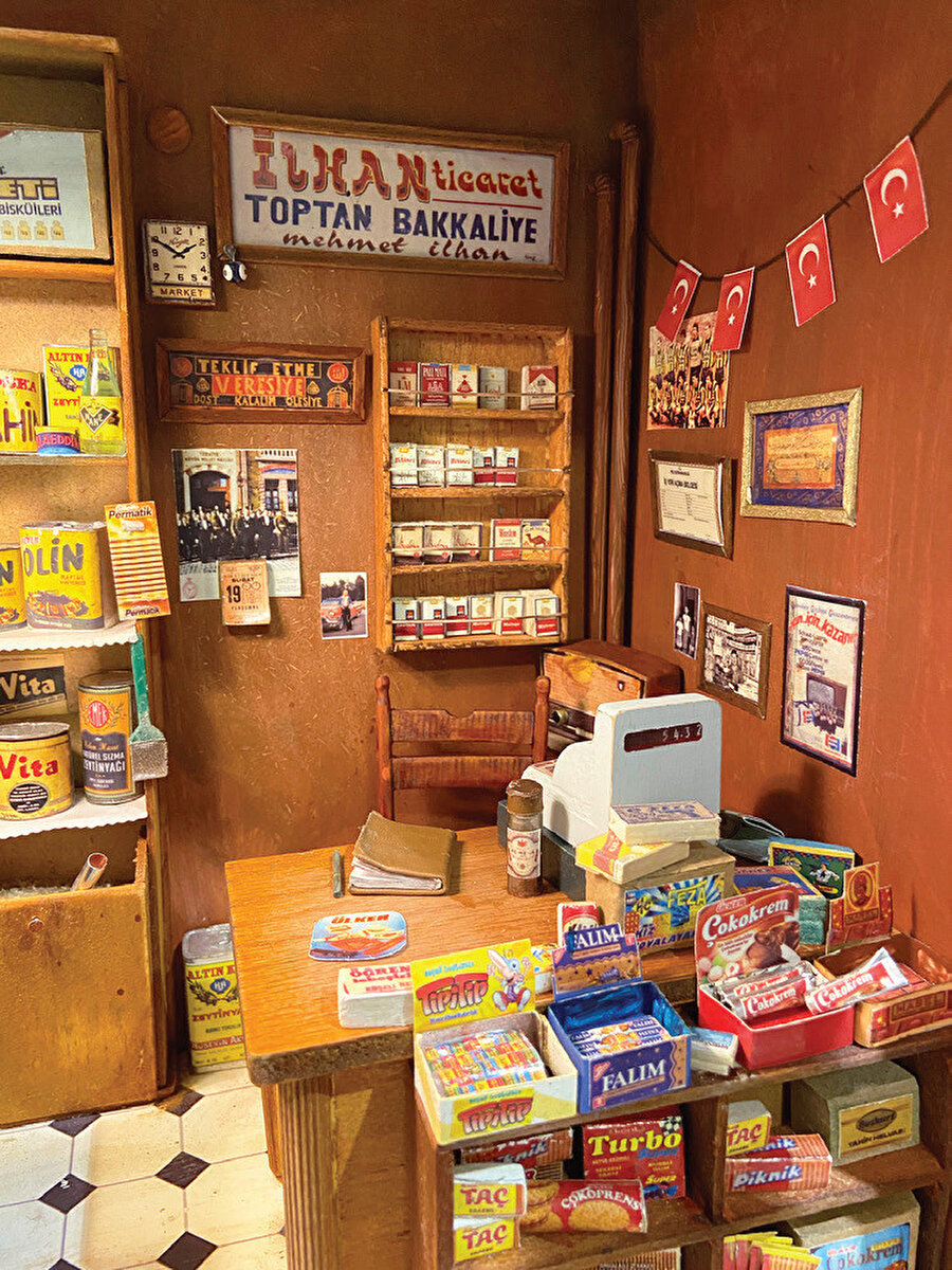 Bazı bakkallar defter işini bilgisayara dökse de kareli defterin hâlâ Anadolu’da geçerliliği vardır.