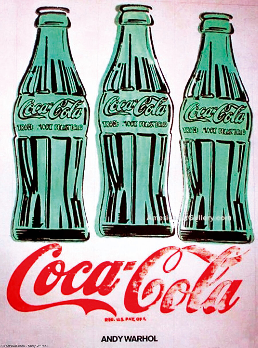 1960’larda pop art akımının kurucusu olarak tanınan ressam Andy Warhol’un Coca Cola tasarımları markanın ürünlerini bir sanat objesi, adeta modern ikon konumuna taşıdı.