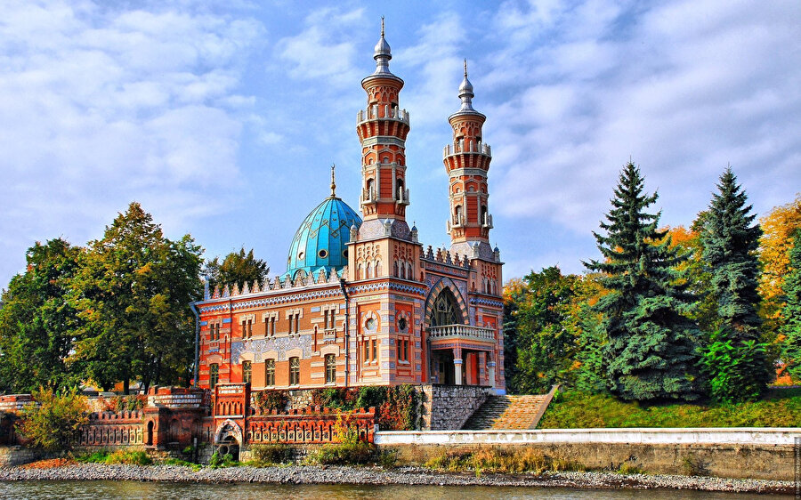Muhtarov Camii.