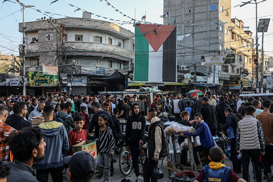 Gazze'de halk, savaşın gölgesinde bayram hazırlıkları yapıyor