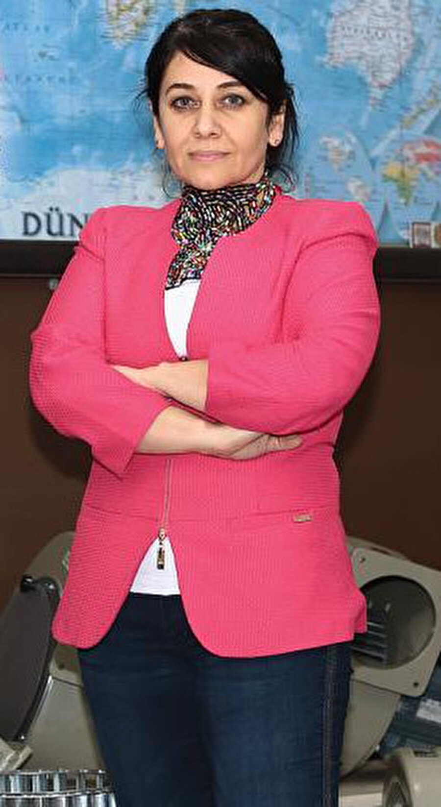 Diğer iş yerinde problemler yaşaması sebebiyle işten çıkarılan Yaşar Hanım, tamamen kendi işine odaklanmış. 