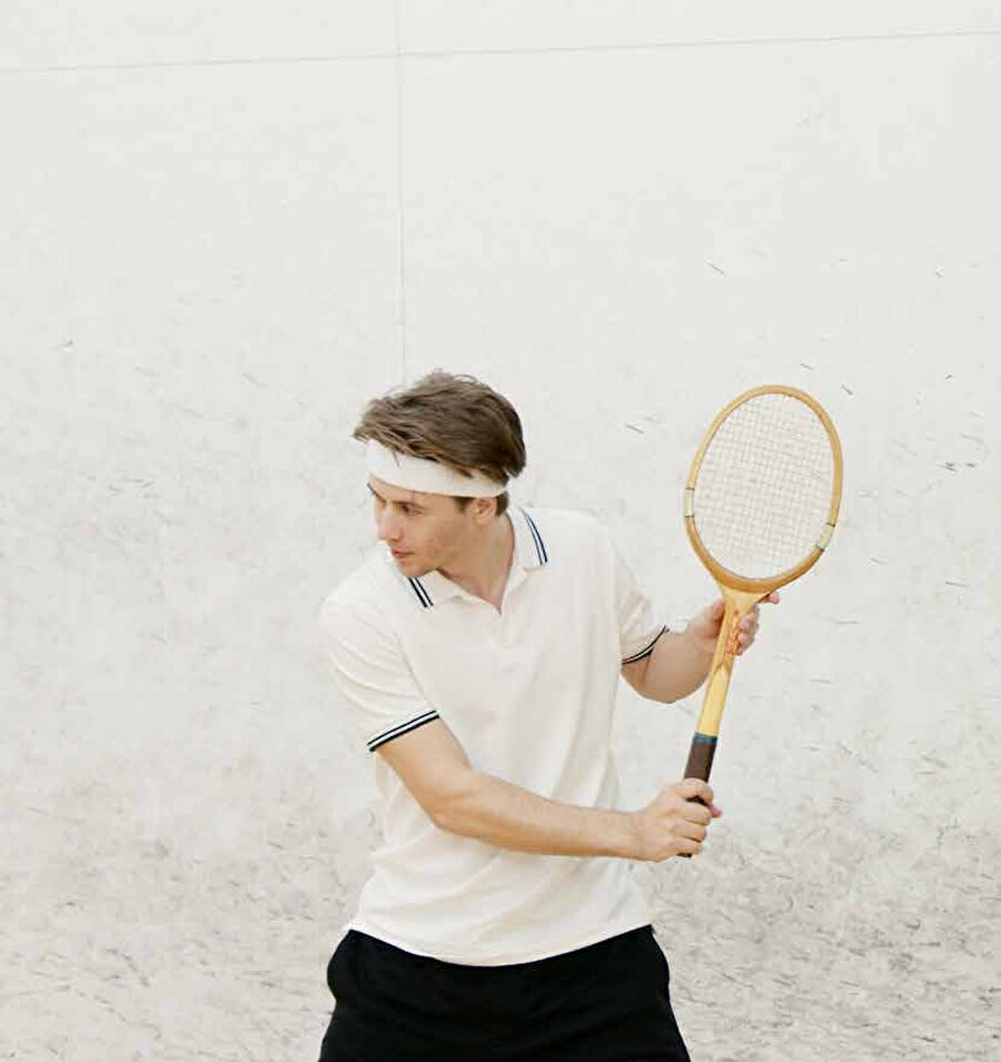 Squash: Namıdiğer duvar tenisi.