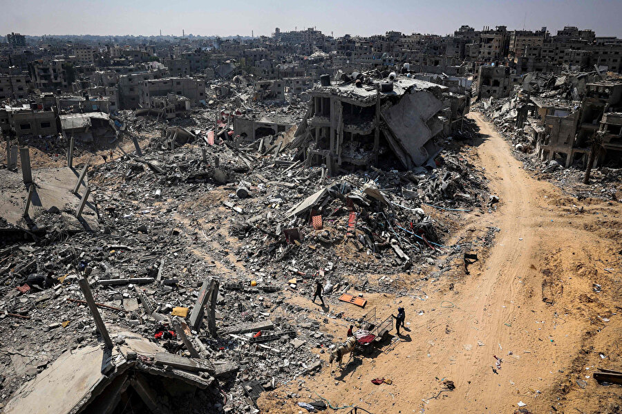 Tüm İran-İsrail gerilimine rağmen İsrail'in 193 gündür saldırılarını sürdürdüğü Gazze'de can kaybı 33 bin 843'e yükseldi.