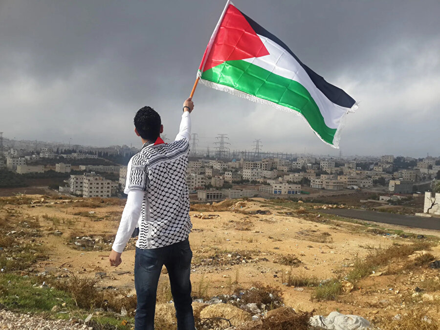 Filistinliler, tamamı 1967'de İsrail tarafından ele geçirilen Batı Şeria, Doğu Kudüs ve Gazze Şeridi'ni kapsayan bir devlet istiyor.