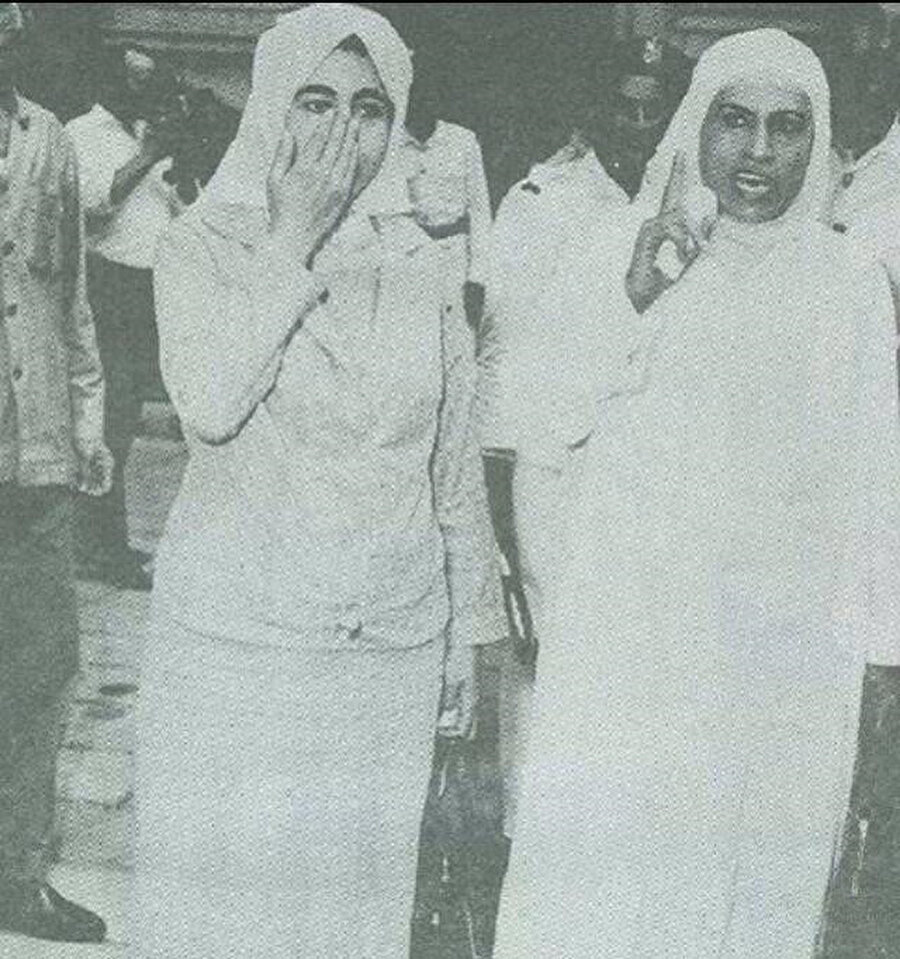 Müslüman Kardeşler'in tanınmış üyelerinden Zeyneb Gazâlî (sağda) ve Hamide Kutub.