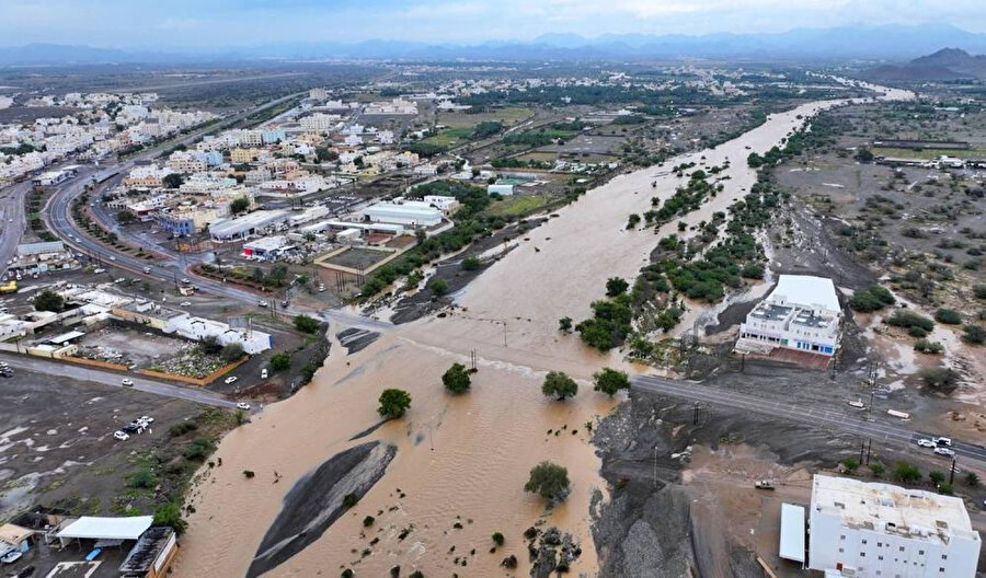 Umman'da şiddetli yağışların yol açtığı sel felaketlerinde 19 kişi hayatını kaybetti.