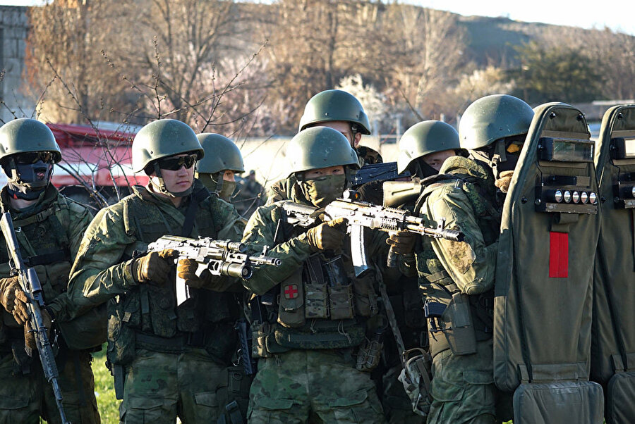 Rus özel kuvvetleri, 22 Mart 2014'te Kırım'ın Belbek yakınlarındaki Ukrayna Belbek Hava Üssü'ne saldırdı.