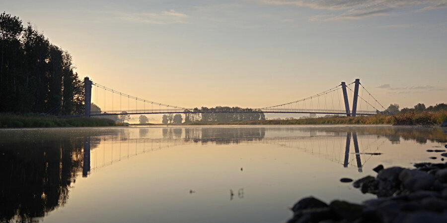 Becva River Bridge’da gün batımı. 