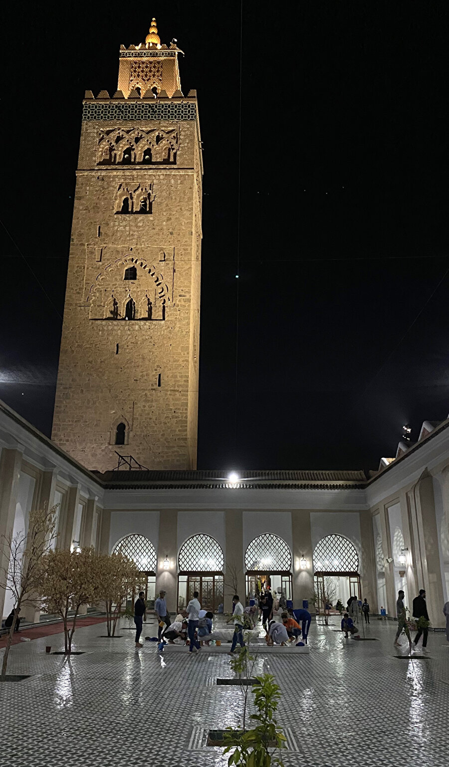 Akşam vakti Kutubiye Camii’nin minaresi.