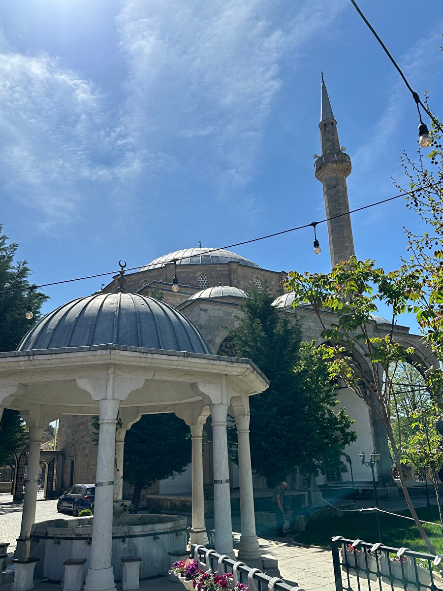 Priştine Fatih Camii.