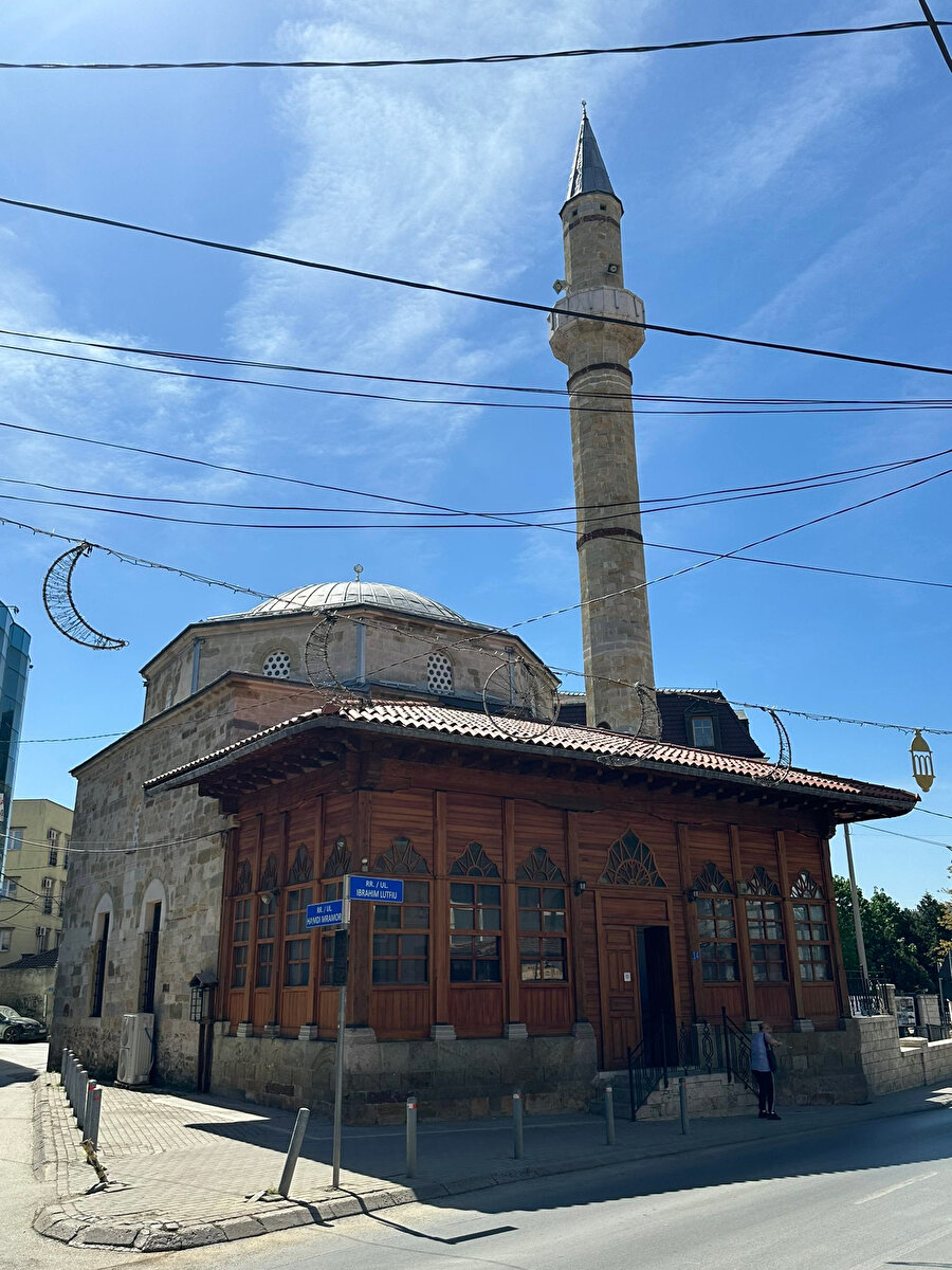 Yaşar Paşa Camii.