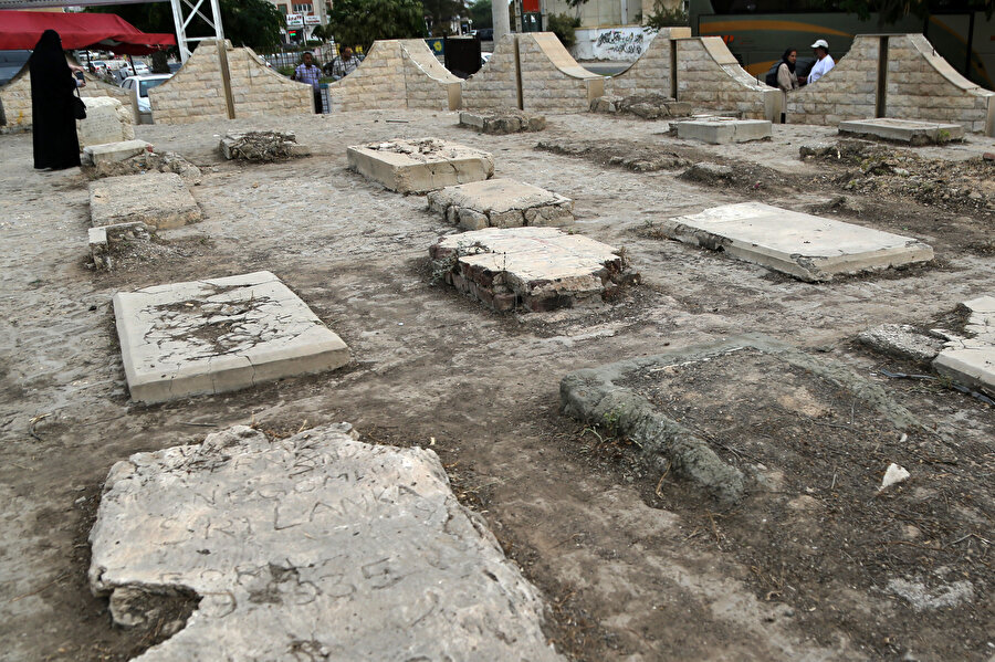 İşgal sırasında ölen İngiliz askerlerin defnedildiği mezarlık.