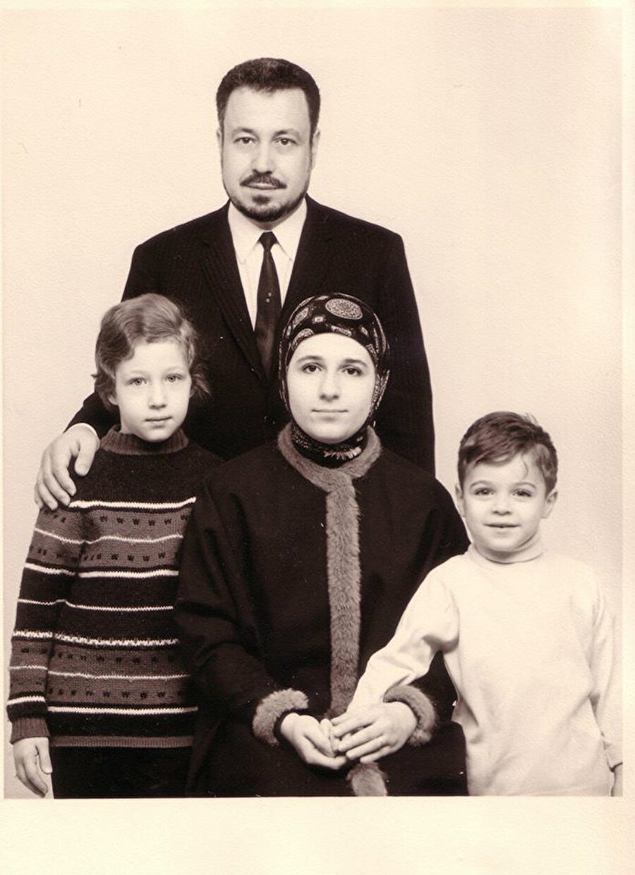 İsâm Attâr, eşi Benân Hanım, çocukları Hâdiye ve Eymen, 1970'ler.