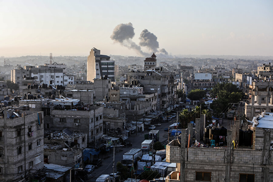 İsrail savaş uçakları Refah bölgesi doğusunda hava saldırısı düzenliyor
