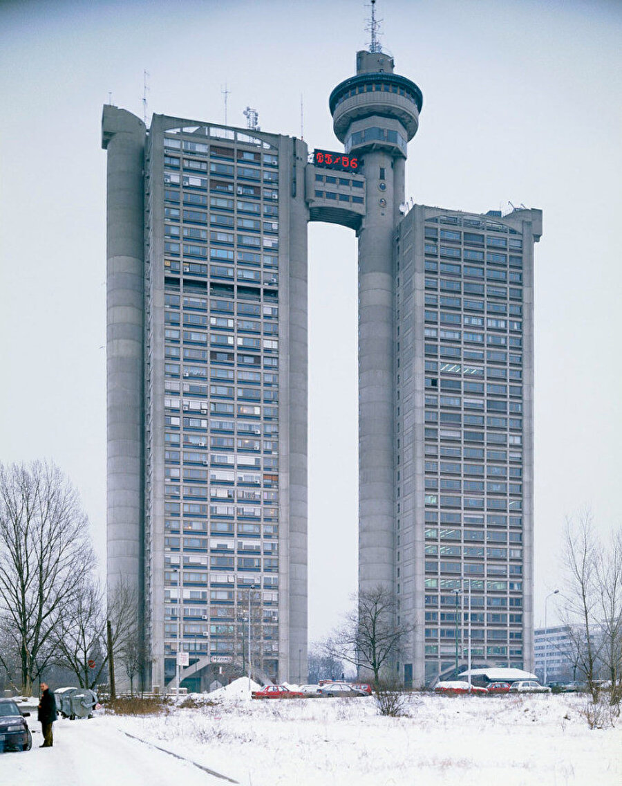 Kış mevsiminde Genex Kulesi. Fotoğraf: B.A.C.U 