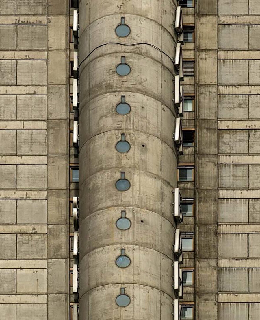 Merdiven ve asansörlerin bulunduğu siloların cephe görüntüsü, Fotoğraf: Darmon Richter 