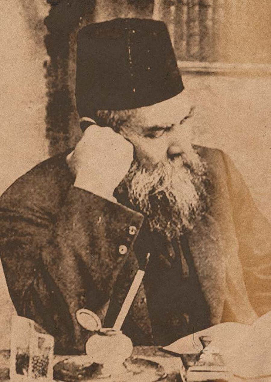 Edebiyatımızın yazı makinesi: Ahmet Mithat Efendi.