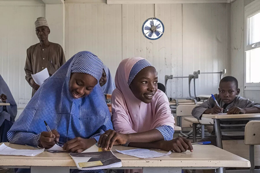 Nijerya'da kızların yüzde 50'sinden fazlası temel eğitim düzeyinde okula gitmiyor.