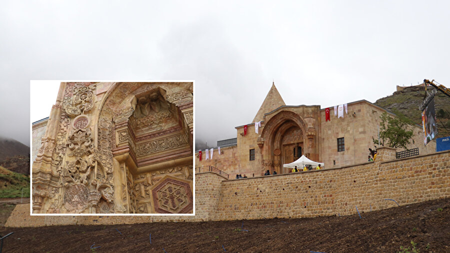 Restorasyonu tamamlanan Divriği Ulu Camii ve Darüşşifası ibadete açıldı.