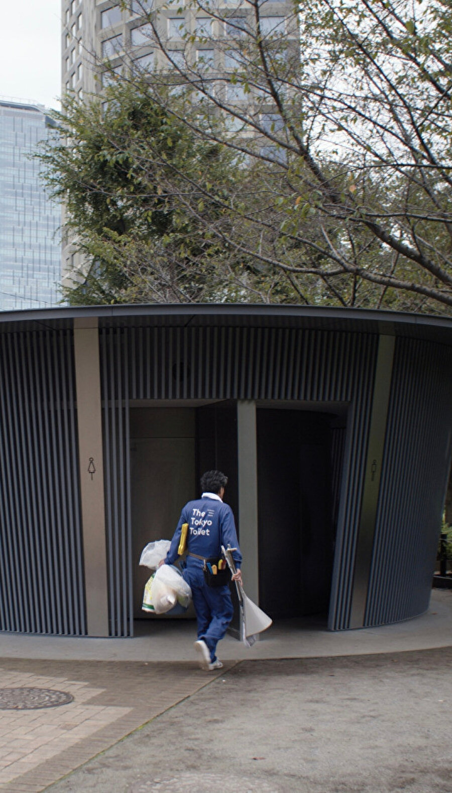 Tadao Ando tarafından tasarlanan umumi tuvalet.