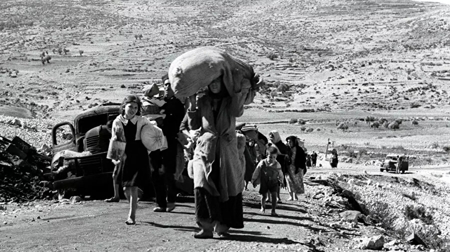 İsrail'in kuruluşunun ilan edilmesiyle birlikte, binlerce Filistinli evlerini, yurtlarını terk etmek zorunda kaldı.