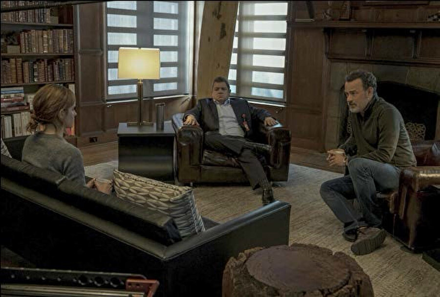 “The Circle”, yani Türkçe çevirisiyle “Çember”, sosyal medyada gelişen teknolojilere eleştirel bir bakış açısıyla yaklaşan bir film.