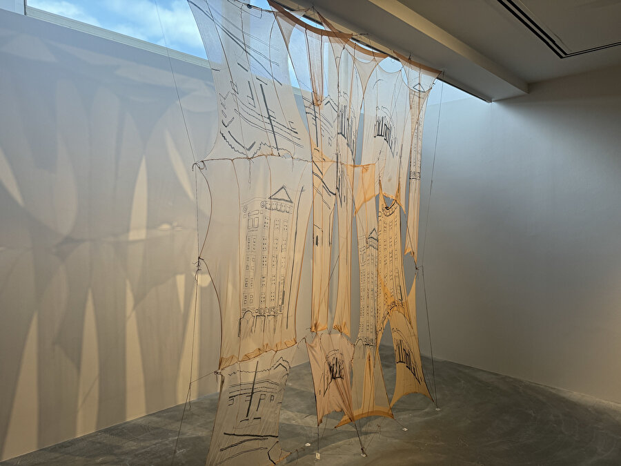 "Ters Yüz Pera" sergisi sanatseverlerle buluştu.