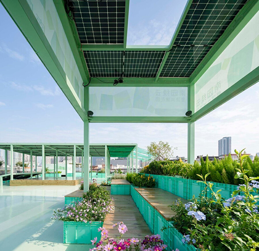 Proje kapsamında kısmen gölgeli etkinlik alanı, çiçek tarhları ve topluluk bostanı için geliştiriliyor.