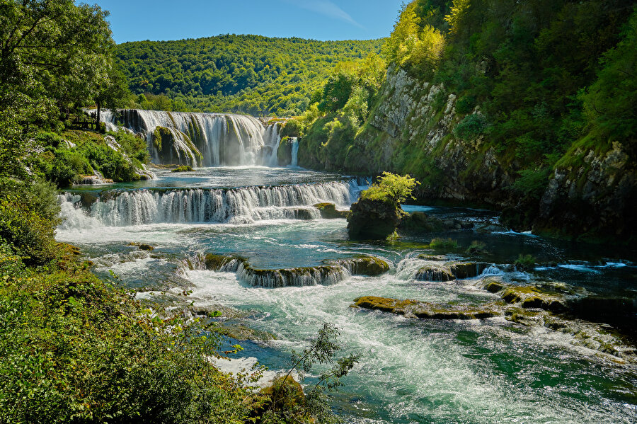 Una Nehri.