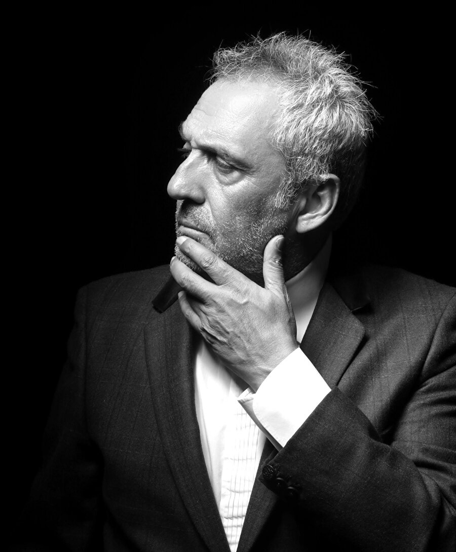 Dinleyici kalıcı ve geçici olan eserleri kendi eleğinden geçirmeyi biliyor.