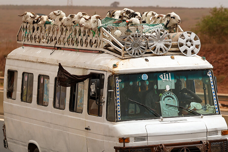 Ülkede adeta geleneğe dönüşen Kurban Bayramı'nda bazı Hristiyan aileler de Müslüman komşularına özenen çocuklarını sevindirmek için koyun kesiyor.
