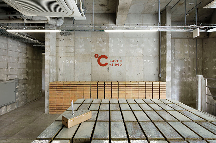 ºC (Do-C) Gotanda kapsül oteli yalnızca erkeklere yönelik olarak hizmet veriyor.